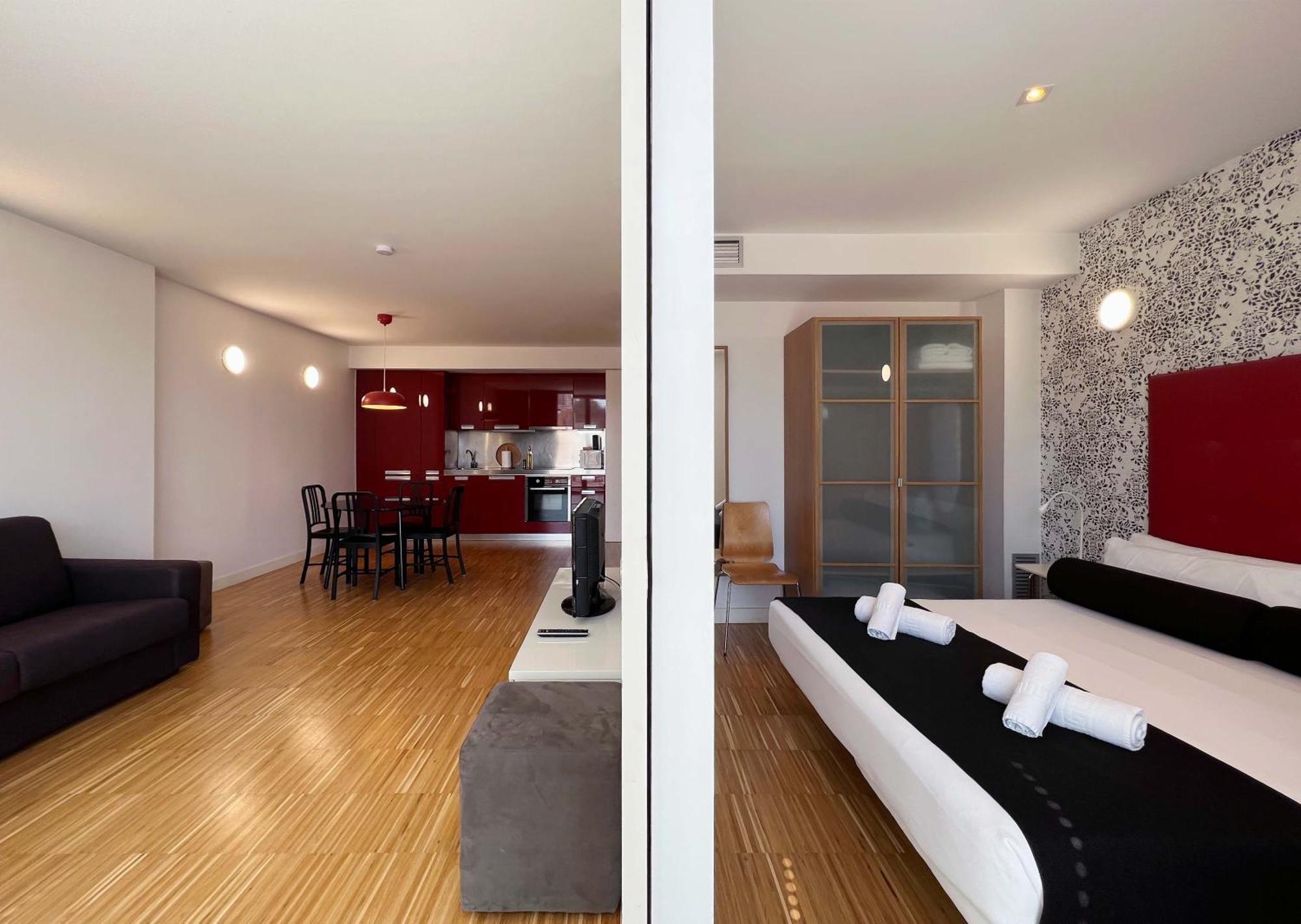 Stay U-Nique Apartments Pellaires Барселона Екстериор снимка
