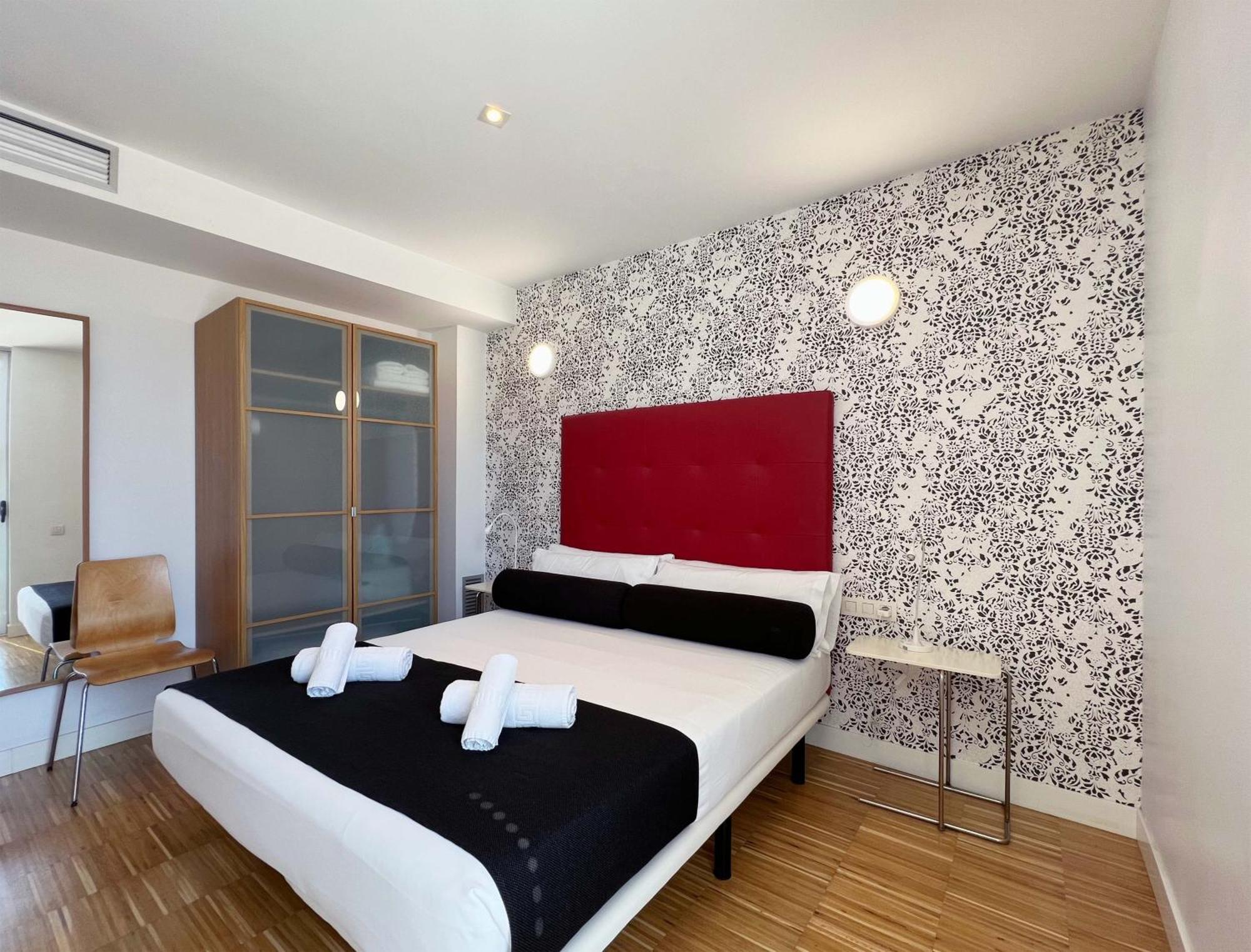 Stay U-Nique Apartments Pellaires Барселона Екстериор снимка