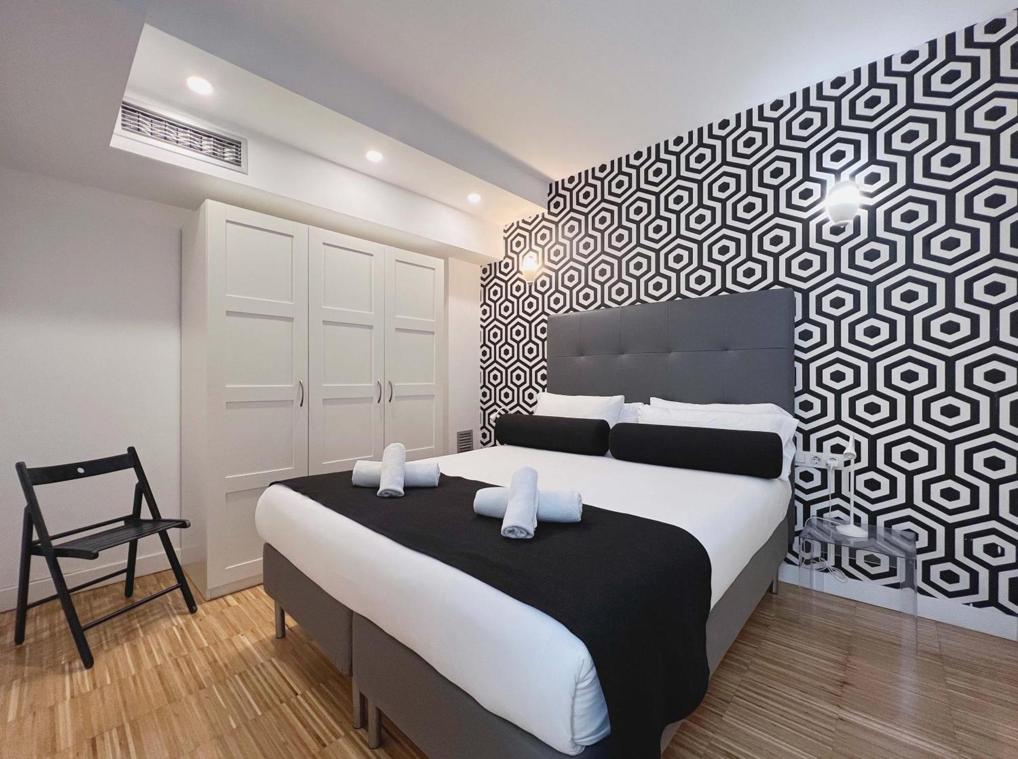 Stay U-Nique Apartments Pellaires Барселона Екстериор снимка