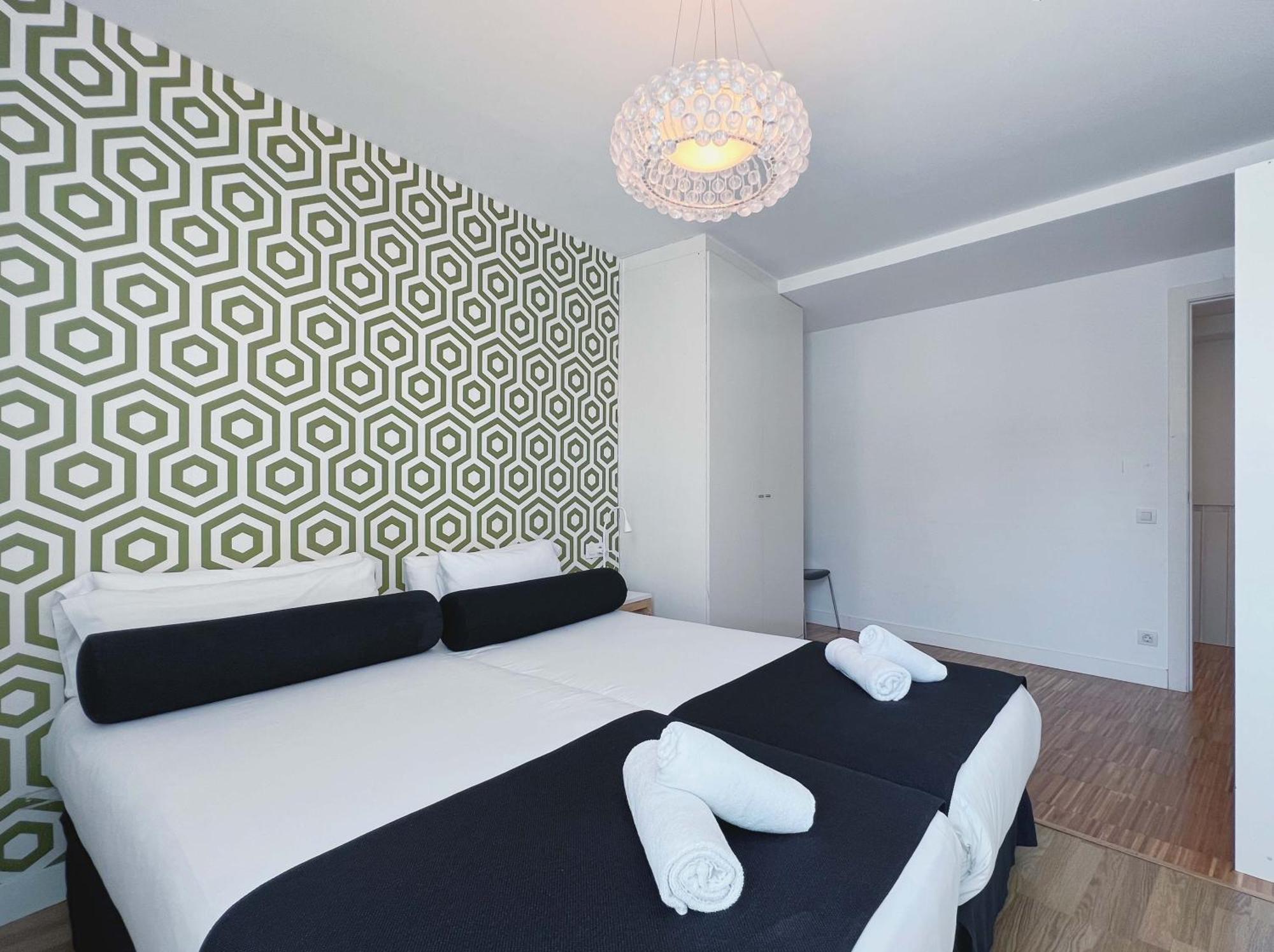 Stay U-Nique Apartments Pellaires Барселона Екстериор снимка