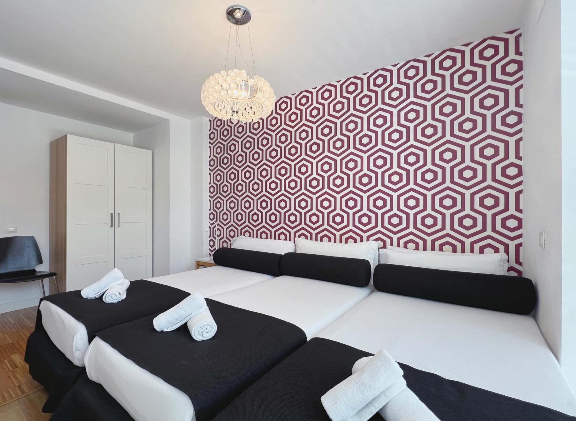 Stay U-Nique Apartments Pellaires Барселона Екстериор снимка